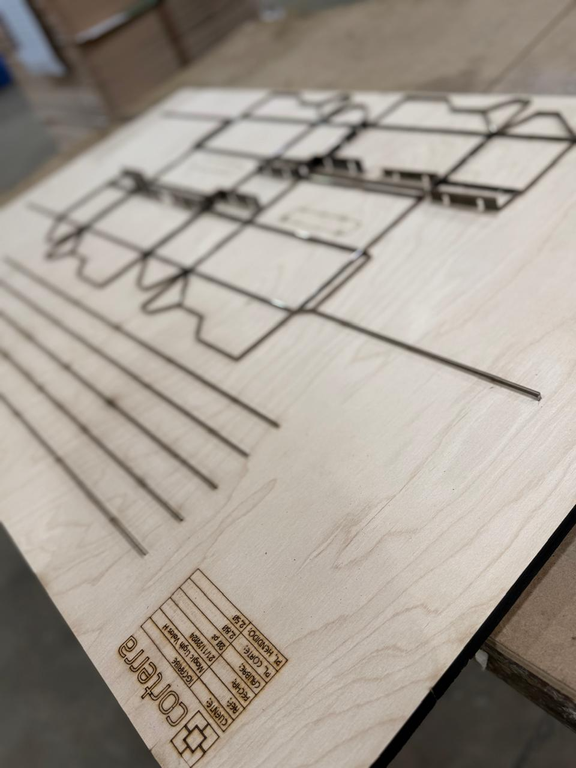 Troquel de madera y cuchillas